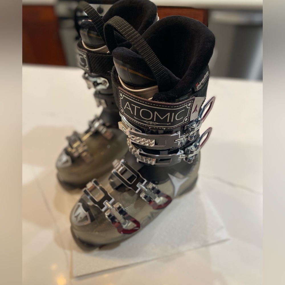 ATOMIC Hawx women’s ski boots